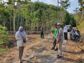 Anggota Dewan Berkunjung Mendadak, Jalan Menuju Pantai Poktunggal Akan Diperbaiki