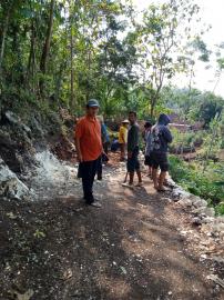 Hari Libur, Lurah Sambangi Warga di Dua Tempat