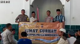 Lurah Tepus Bersama Kapolsek Tepus Melaksanakan Safari Sholat Jumat di Klumpit