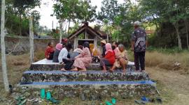 Menjelang Rasulan, Warga Masyarakat Dloko Adakan Tradisi Nyadran Di Petilasan Mbah Barat Sawah