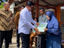 Menteri Agraria Kunjungan Ke Padukuhan Ngasem Kalurahan Tepus - Penyerahan Sertifikat Tanah 