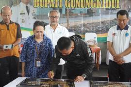 Peresmian TPS3R di Kalurahan Tepus :  Bupati Gunungkidul H. Sunaryanta 