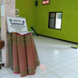 Kerja Bakti Masjid Darussalam Pacungan Menjelang Bulan Puasa