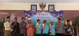 Penyerahan Piala dan Sertifikat Lomba Keagamaan