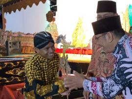 Panewu dan Lurah Hadir Dalam Pementasan Wayang Ki Yusuf Anshor