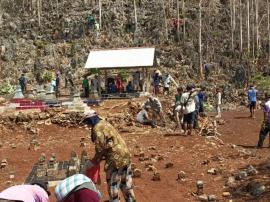 Warga Padukuhan Pakel Melaksanakan Giat Kerja Bakti Pembersihan Makam