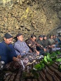 Prosesi Nyadran di Pantai Watu Lawang Tahun 2024