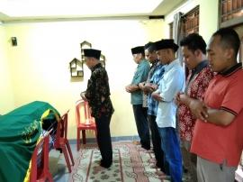 Lurah dan Kasi Kaur Takziah dan Sholat Jenazah Alm. Purnomo Sidi di Padukuhan Dongsari