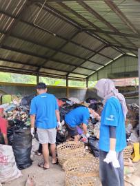 Mahasiswa AMPTA Lakukan Observasi Pemilahan Sampah di TPS3R Tepus