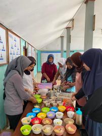 PKK Padukuhan Pudak Gelar Pelatihan Pembuatan Bakso Sapi Bersama Narasumber Pengusaha Lokal