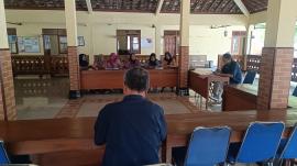 Penyaluran Dana Bergulir untuk KTW Sari Asih Gembuk oleh BUMDesma Mekarsari Tepus