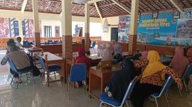 Pertemuan Rutin dan Arisan PWRI Kalurahan Tepus Digelar di Balai Kalurahan
