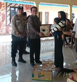 Penyerahan Bantuan Paket Ayam dan Nutrisi untuk Keluarga Resiko Stunting