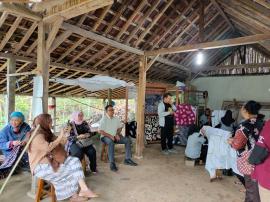 Kunjungan Dosen Malaysia dan AMPTA ke Rumah Produksi UMKM