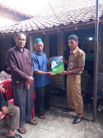 Penyerahan Akta Kematian kepada Keluarga Almarhum Bapak Kasto Rejo di Padukuhan Dongsari