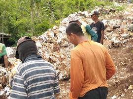Gotong Royong Perbaikan Jalan Cingkrang Pudak, Warga Dloko Tingkatkan Akses Usaha Tani