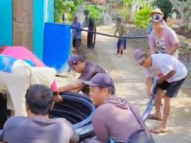 Antusiasme Warga Kanigoro dalam Kegiatan Penyambungan Pipa PDAM