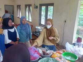 Pelatihan Olahan Ikan Laut untuk Perkuat Ekonomi Warga Dongsari