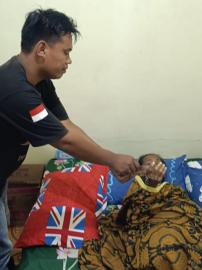 Penyerahan BLT Dana Desa Bulan Oktober Secara Door to Door di Padukuhan Singkil