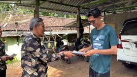 Penjemputan Tim Penguji oleh Panitia Pengisian Pamong dan Staf Kalurahan Tepus