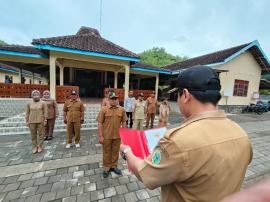 Apel Rutin Pamong Kalurahan Tepus, Jagabaya Sampaikan Apresiasi Kelancaran Pengisian Pamong dan Staf