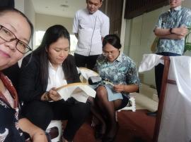 Pengelola Batik Klangenan Padukuhan Gembuk Ikuti Demo Membatik di Hotel Santika Gunungkidul