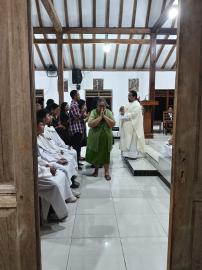 Rayakan Ekaristi Agung Makam Natal dengan Tema “Allah Hadir untuk Menyelamatkan Keluarga”