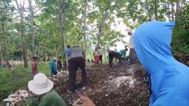 Warga Padukuhan Pudak Gelar Gotong Royong Pelebaran Jalan Akses Menuju Makam Ploso