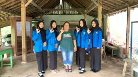 Siswa SMKBN 1 Tepus Lakukan Wawancara UMKM dengan Bahasa Jawa