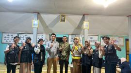 Relawan Ayo Mengajar Indonesia Pamit, Warga Pudak Antar dengan Haru di SD N Pudak