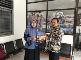 PLKB Kapanewon Tepus Serahkan Majalah Cahaya Keluarga kepada Pemerintah Kalurahan Tepus