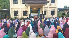 Lurah Tepus Ikuti Pengajian Ahad Pagi di Halaman Mapolsek Tepus