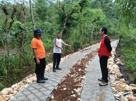 Monitoring Pekerjaan Corblok Jalan Usaha Tani Panjer di Padukuhan Kanigoro
