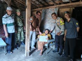 Penyaluran BLT Dana Desa Tahap I Secara Door to Door di Padukuhan Klumpit