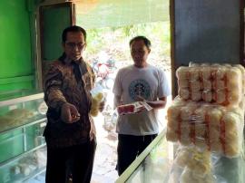 Lurah Tepus Kunjungi UMKM Nanda Pathilo, Dukung Sinergi dengan Desa Wisata Tepus