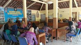 BUMDESMA Mekarsari Tepus LKD Salurkan Dana Bergulir untuk Kelompok PKK di Kalurahan Tepus