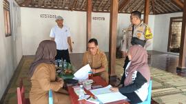 Lurah Tepus Monitoring Penarikan Pajak PBB di Padukuhan Ngasem