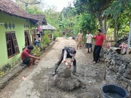 Ulu-Ulu Kalurahan Tepus Monitoring Perbaikan Jalan Lingkungan di Padukuhan Singkil