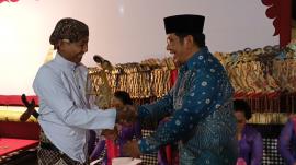 Puncak Acara Rasul Bumi Sajung Dloko, Lurah Tepus Serahkan Wayang Prabu Puntadewa