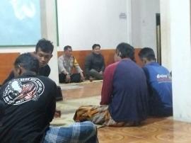 Bhabinkamtibmas dan Jagabaya Sambang Jagawarga di Tegalweru, Ajak Warga Perkuat Keamanan Lingkungan