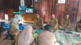 Wujud Solidaritas dan Kekeluargaan, Lurah Beserta Jajaran  Jenguk Putra Dukuh Singkil Pasca Khitan