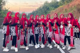 PKK dan Perwosi Kalurahan Tepus Ikuti Pemecahan Rekor Tari Penthul Tembem