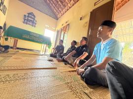 Lurah Tepus Pimpin Rombongan Takziah atas Berpulangnya Bapak Suwito Rukiman di Padukuhan Kanigoro