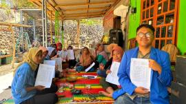 Mahasiswa KKN Dampingi UMKM Los Elos Terapkan Pembukuan Sederhana