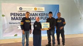 UGM Gelar Bakti Sosial di Padukuhan Pudak, Salurkan Bantuan Air Bersih dan Pengobatan Gratis
