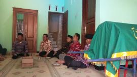 Lurah Tepus Bersama Pamong Kalurahan Takziah ke Padukuhan Walangan
